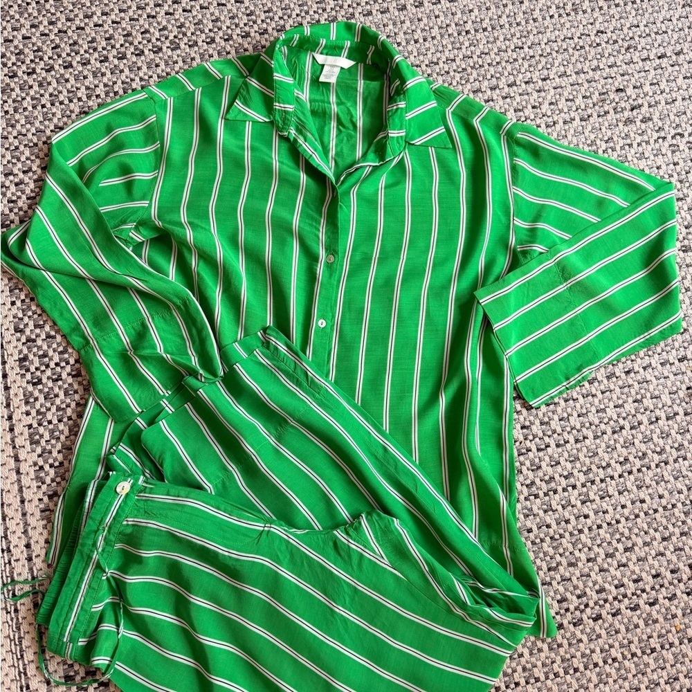 H&M Set Patterned Pants and Matching Top Green with white and black pinstripes - Picture 2 of 6